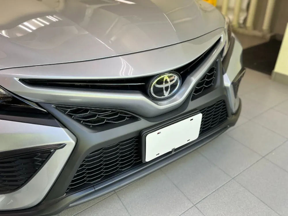 2022 Toyota Camry SE FWD Celestial Silver 2